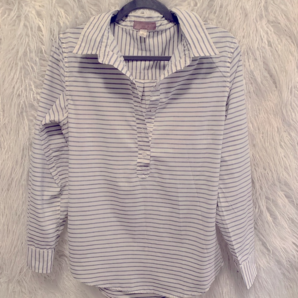 HARPER V-neck with buttons & collar
